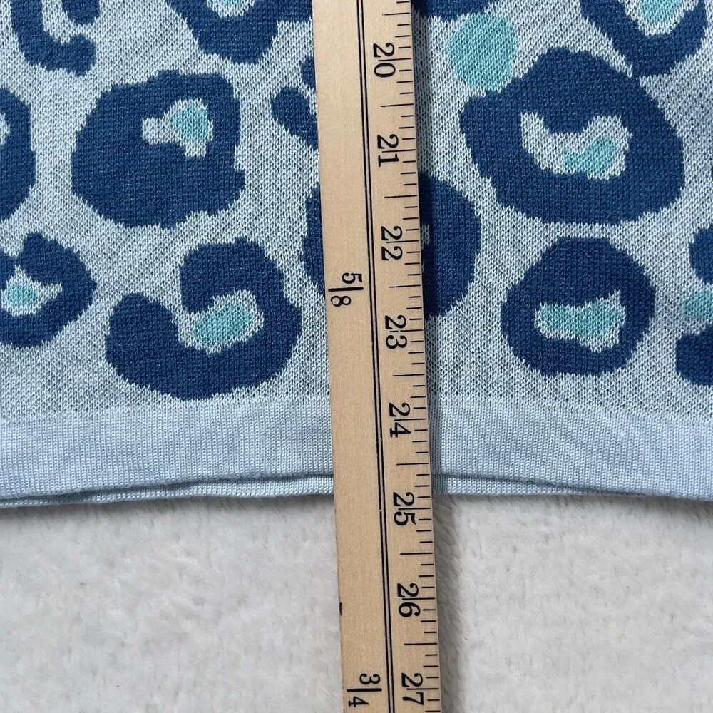 Lilly Pulitzer Jasmina Sweater Womens Sz M Skim Blue Don’t Be A Cheetah V-Neck - Picture 10 of 11
